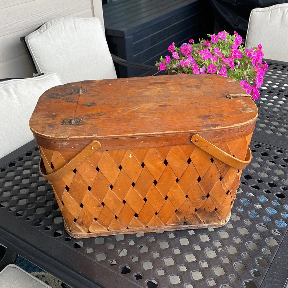 Vintage Woven Picnic Basket - Brown!